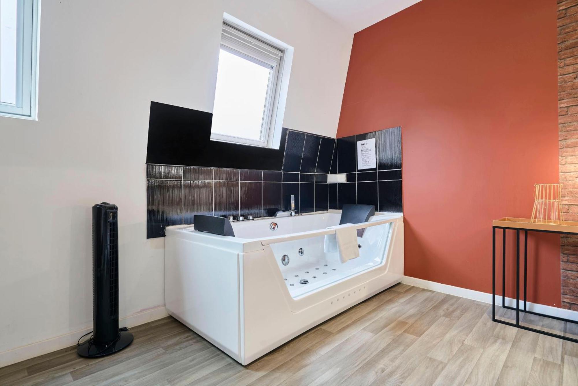 Ng Suitehome - Lille I Roubaix Centre I Grand Place - Balneo - Netflix - Wifi Exterior photo